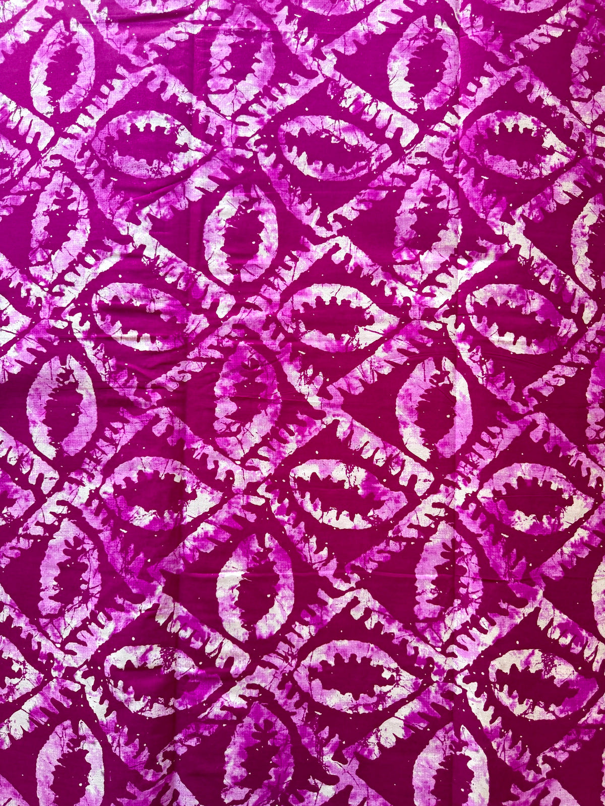 Magenta & White Batik Diamond African Fabric – African Wax Print (6 Yards UK) – MASI2645