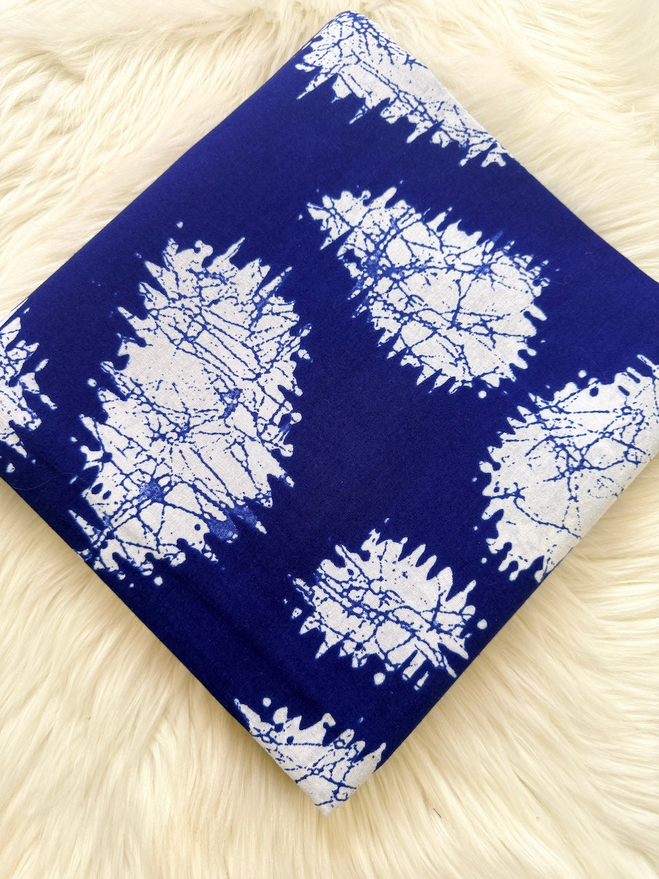 Ankara Wax Print Fabric – Bold Blue & White Abstract (6 Yards UK) – MASI2427