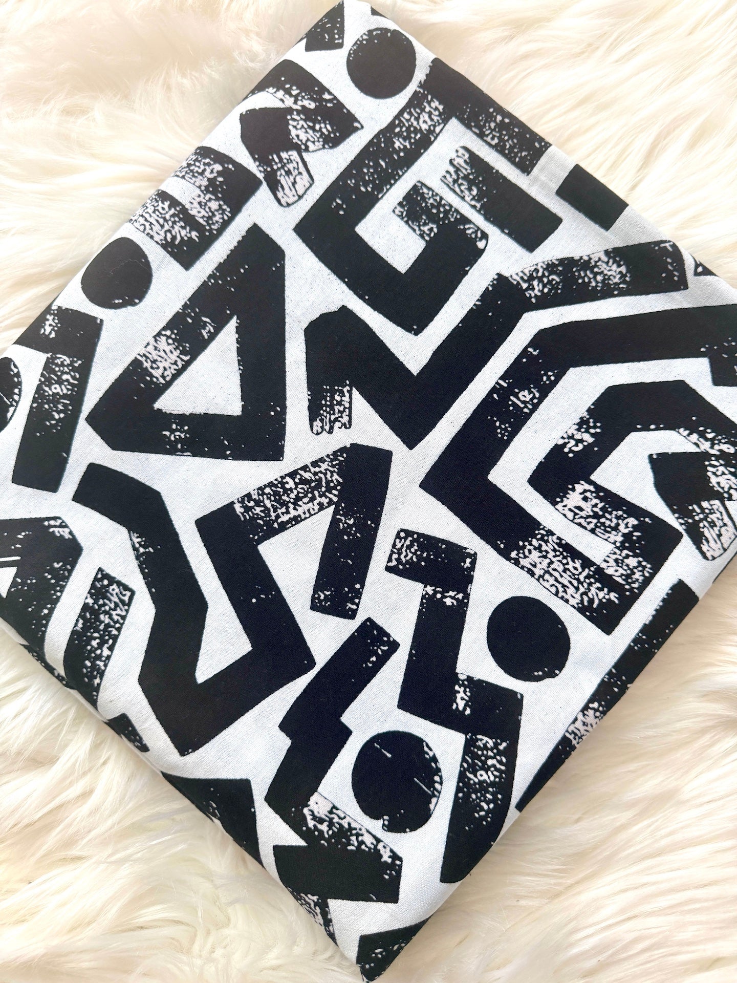 Black & White Geometric Ankara Fabric – African Wax Print (6 Yards UK)  – MASI2459