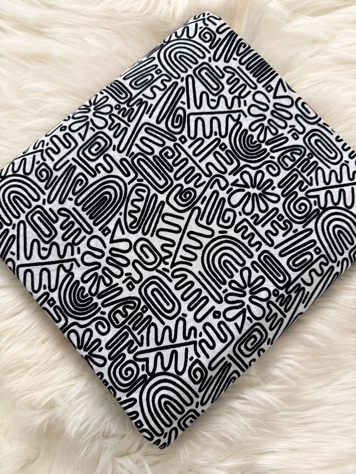 Black & White Abstract Line Art African Fabric – African Wax Print (6 Yards UK) – MASI2488