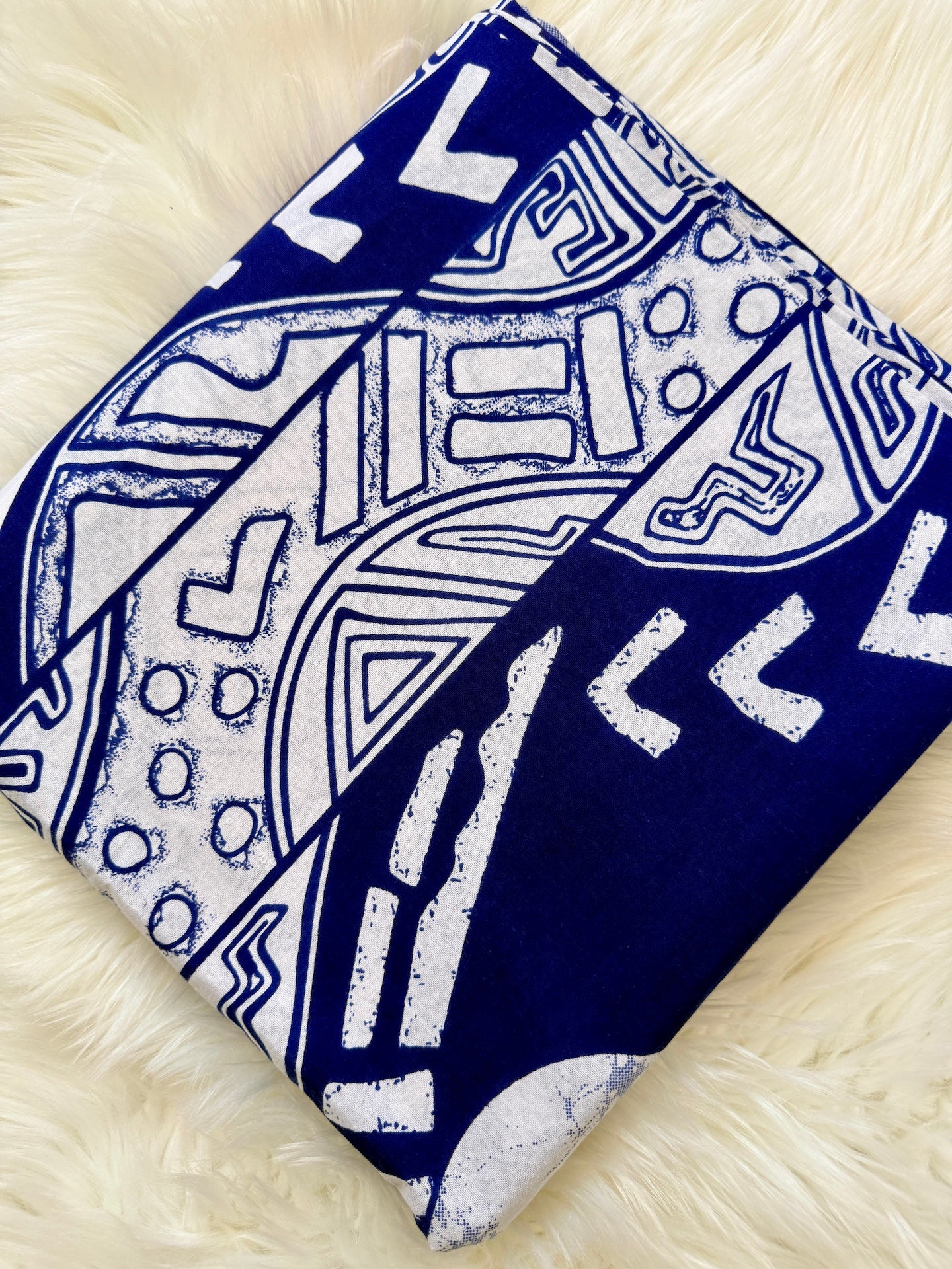 Blue & White Circle Border African Fabric – African Wax Print (6 Yards UK) – MASI2498