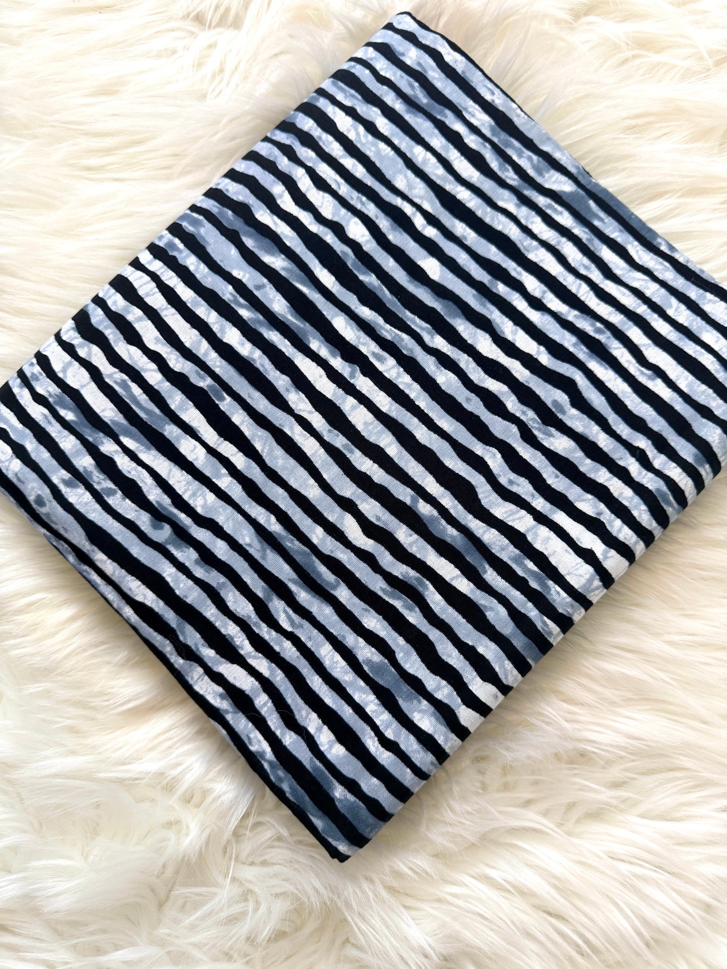 Black & Grey Wavy Stripe Ankara Fabric – African Wax Print (6 Yards UK) – MASI2475