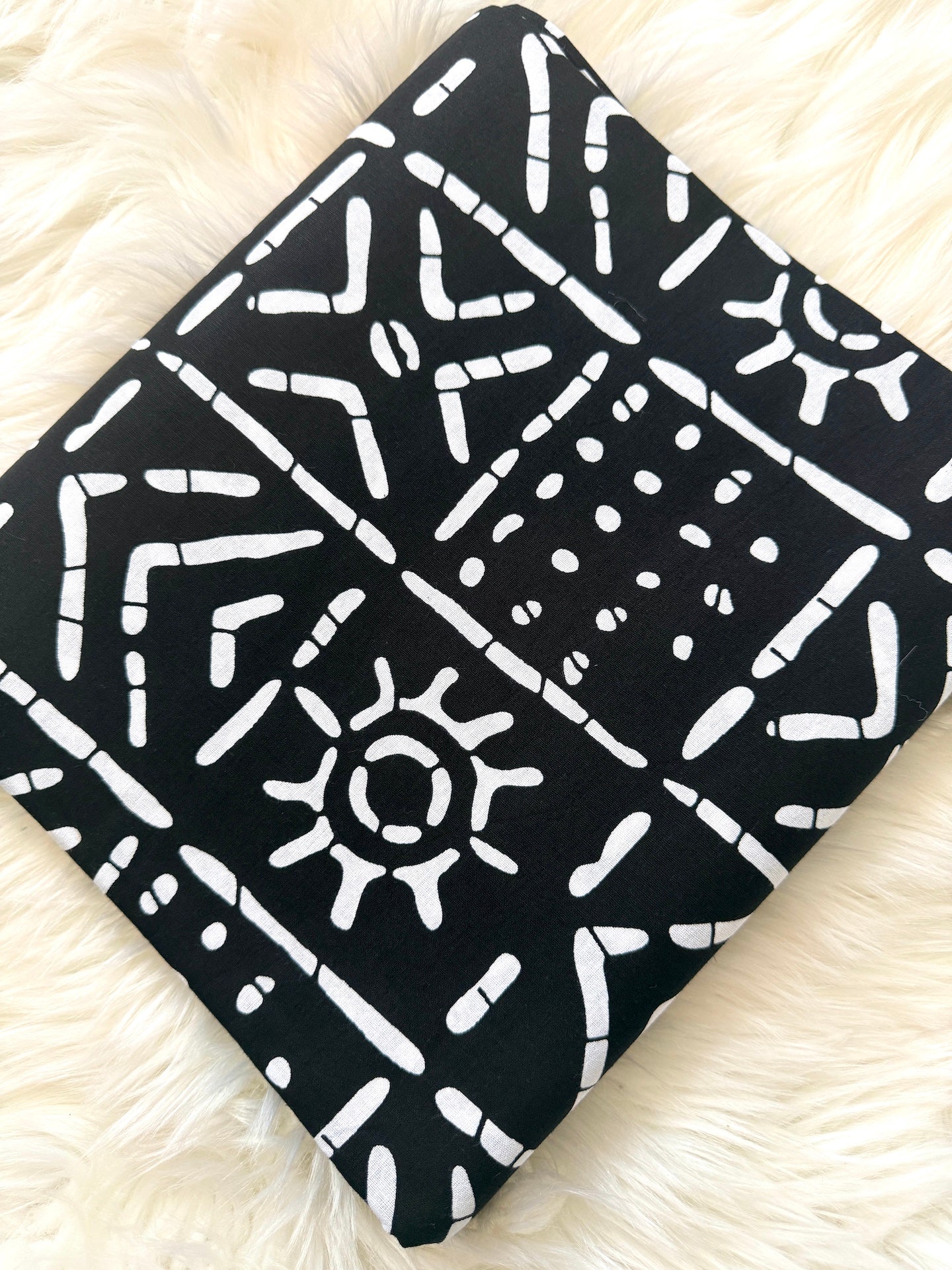 Black & White Mudcloth Tribal Ankara Fabric – African Wax Print (6 Yards UK) – MASI2474