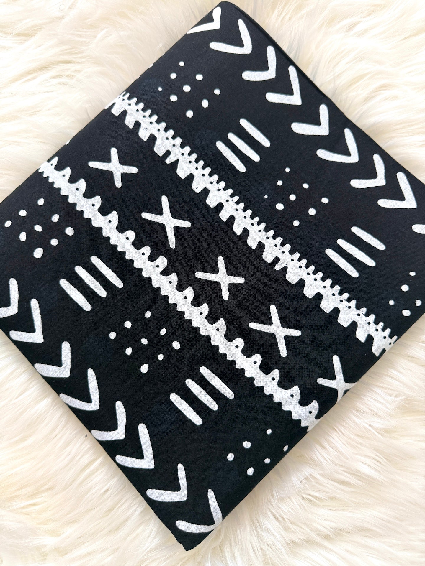 Black & White Mudcloth Stripe Tribal Ankara Fabric – African Wax Print (6 Yards UK) – MASI2471