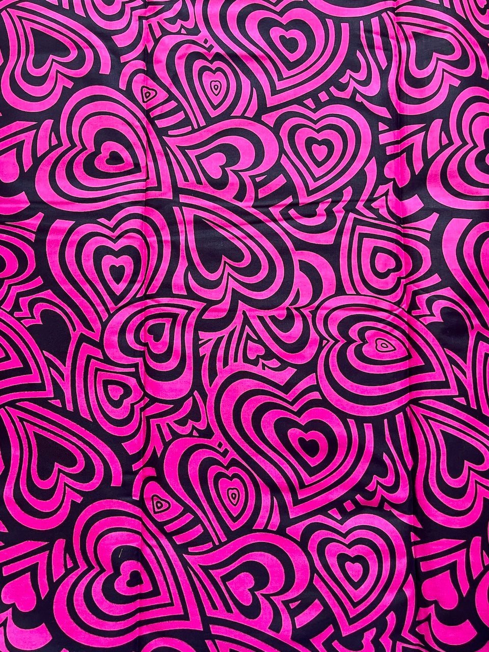 Pattern of pink hearts on a black background